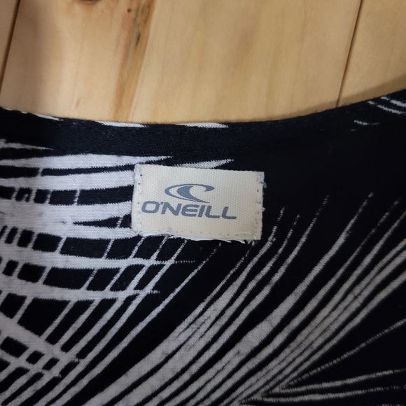 XS ONEILL Summer Romper with zip side and pockets. Worn 1 time. LIKE NEW - Picture 4 of 4